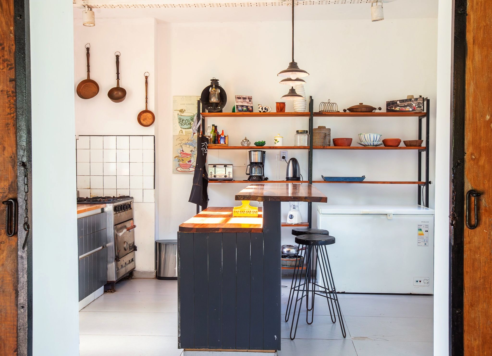 Cocina equipada con isla (1 de 5)