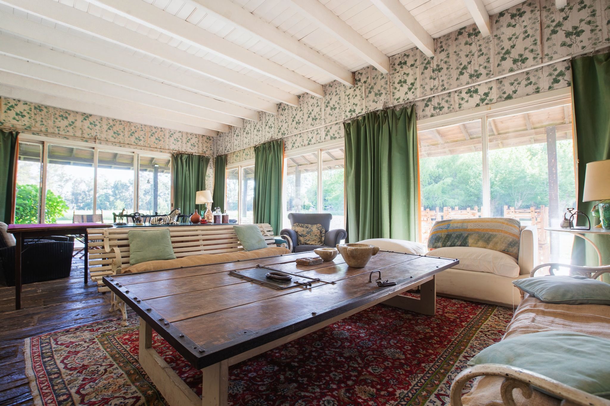 Living con ventanales al parque (1 de 4)