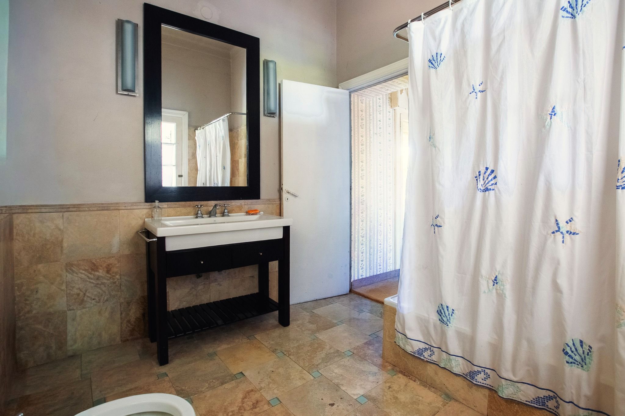 Suite matrimonial con baño en planta baja (3 de 5)