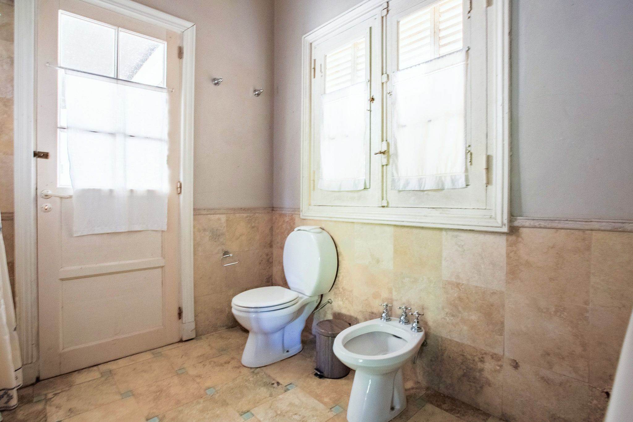 Suite matrimonial con baño en planta baja (4 de 5)