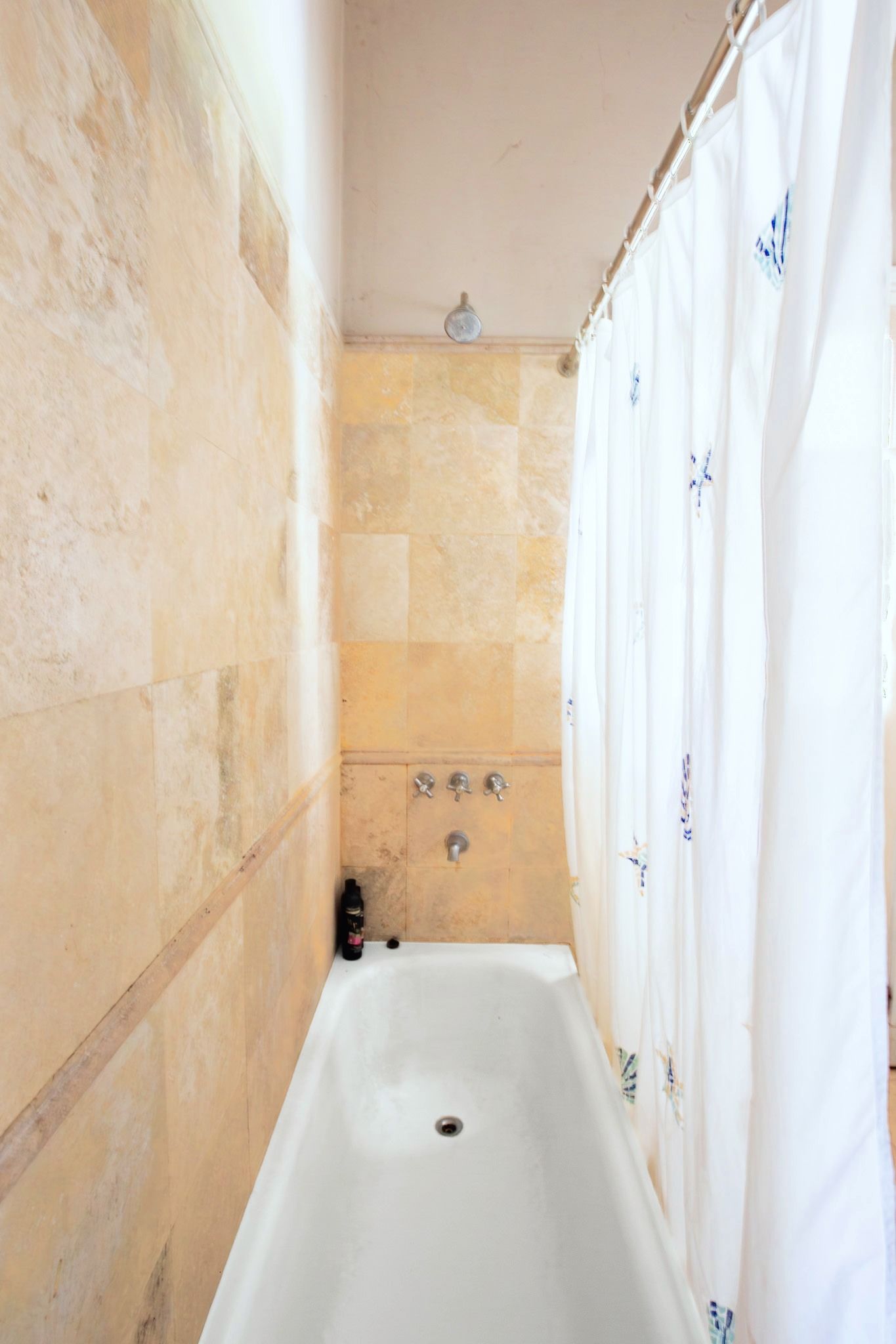 Suite matrimonial con baño en planta baja (5 de 5)